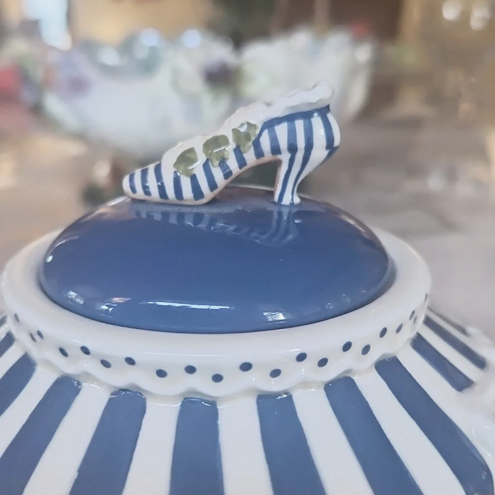 Teapot Collectable By Sandys Closet # 18213 Suzette Mini Teapot Blue Shoe 2001